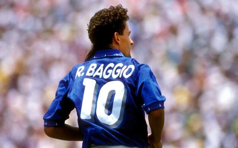 Cầu thủ xuất sắc nhất thế kỷ 20: Pele hay Maradona là số 1?