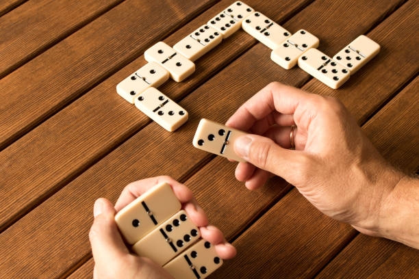 Cách chơi domino: Hướng dẫn cơ bản cho 2-4 người chơi