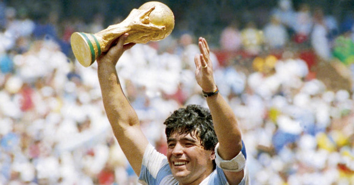 Cựu danh thủ Maradona qua đời