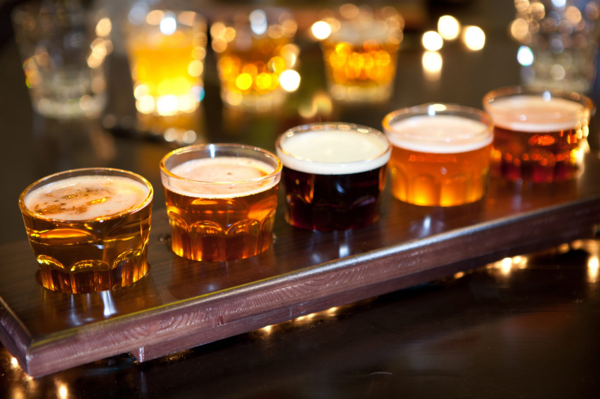 Top 12 quán bia ngon ở Hà Nội bạn nên thử một lần - ALONGWALKER