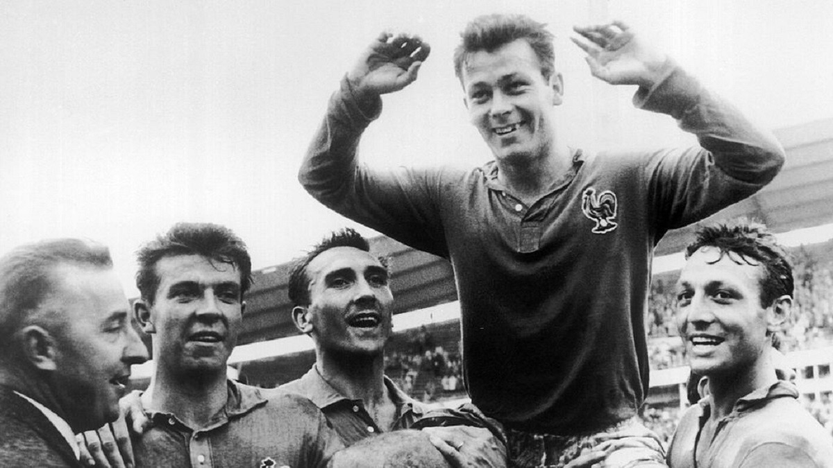 Cầu thủ ghi bàn nhiều nhất ở một kỳ World Cup qua đời - VnExpress Thể thao