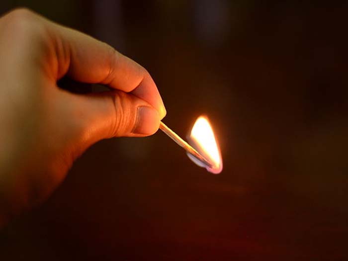 Chiêm bao mơ thấy que diêm là số mấy? đánh con gì?